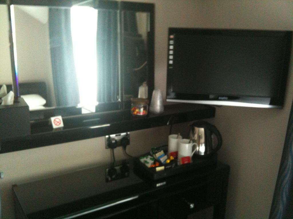 Five Mile Oxford Hotel Room photo