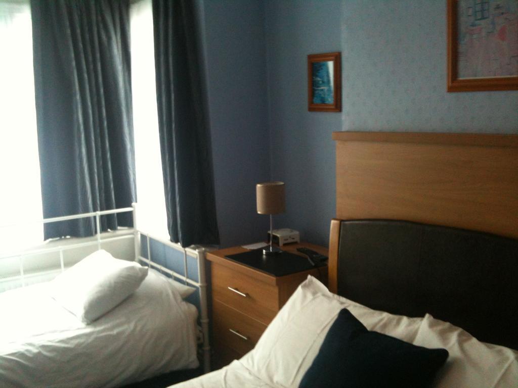 Five Mile Oxford Hotel Room photo